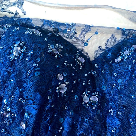 Gorgeous embellished blue backless gown size 4 - Picture 15 of 16